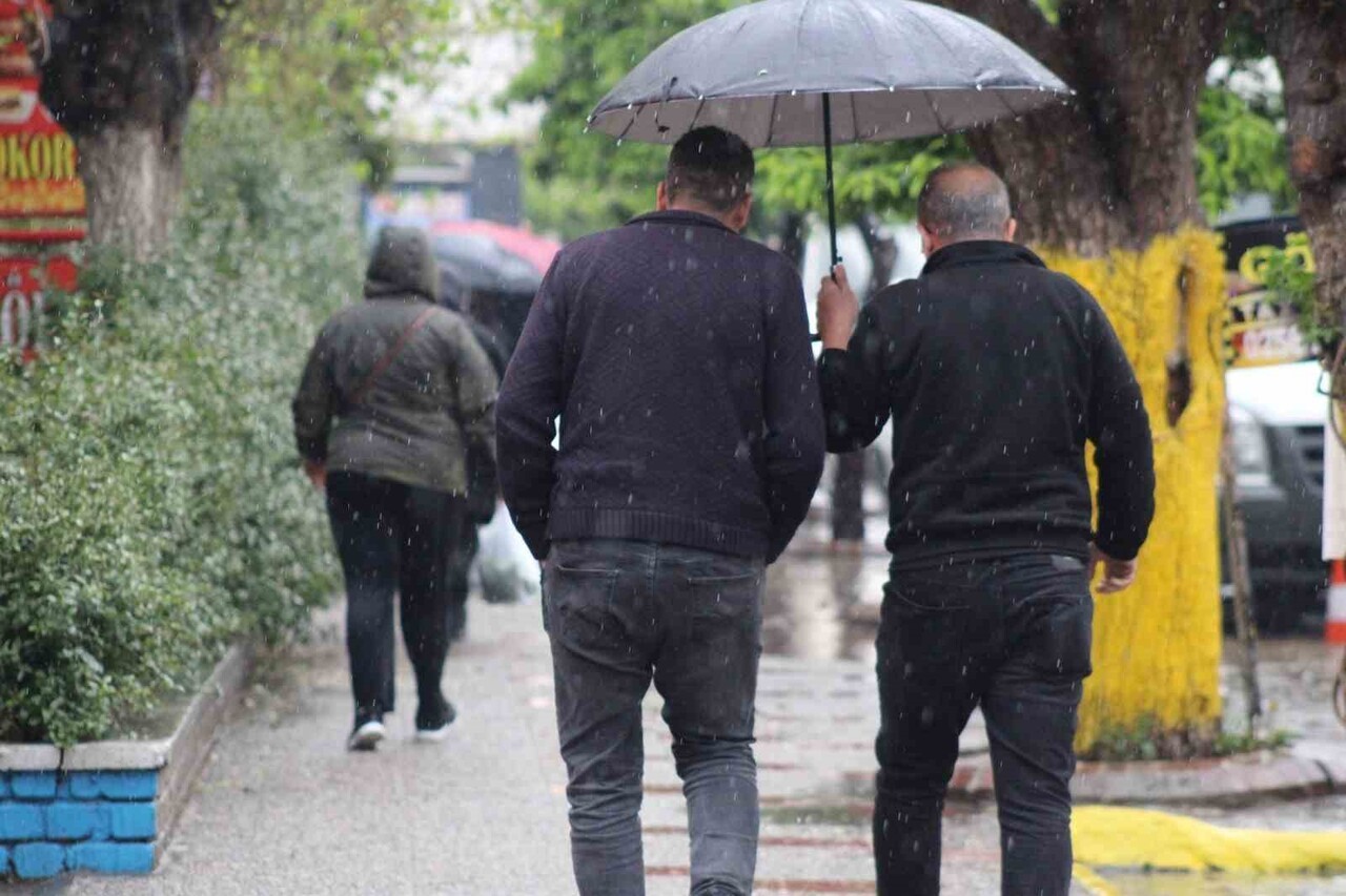 AYDIN GENELİNDE ARALIKLI SAĞANAK VE YER YER GÖK GÜRÜLTÜLÜ YAĞIŞ BEKLENİRKEN, YAĞIŞLI HAVANIN GECE...