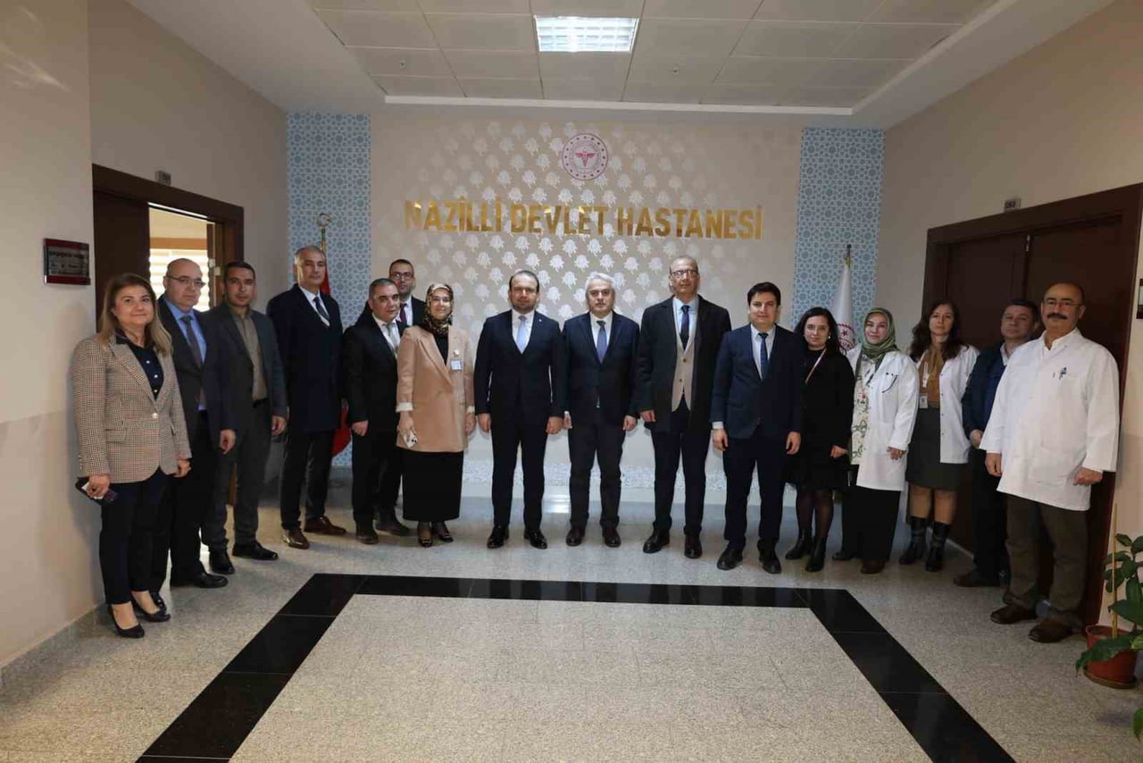 AYDIN İL SAĞLIK MÜDÜRÜ DR. ESER ŞENKUL, SAHA ÇALIŞMALARI KAPSAMINDA NAZİLLİ İLÇESİNDE BULUNAN...