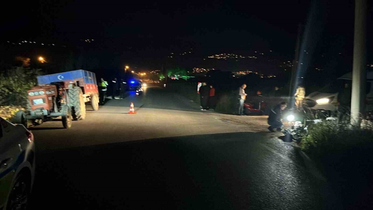 AYDIN’IN BOZDOĞAN İLÇESİNDE MOTOSİKLET İLE TRAKTÖRÜN ÇARPIŞMASI SONUCU MEYDANA GELEN KAZADA AĞIR...