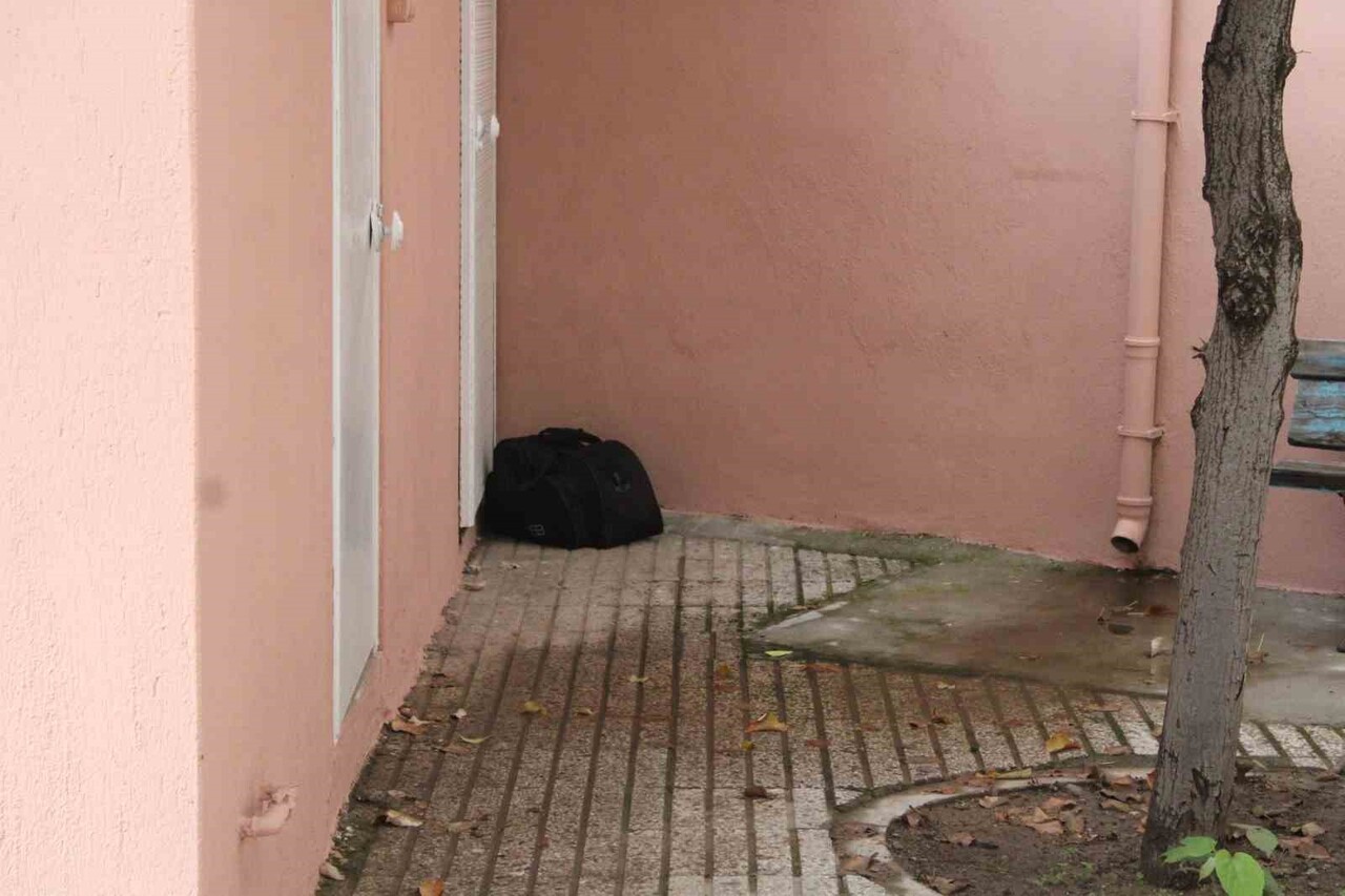 AYDIN’IN EFELER İLÇESİNDE BİR CAMİNİN AVLUSUNA BIRAKILAN ŞÜPHELİ ÇANTA EKİPLERİ HAREKETE GEÇİRDİ...