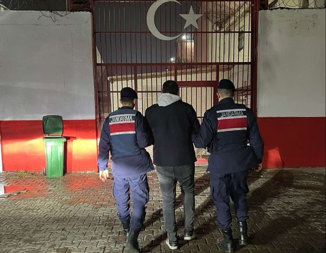 AYDIN’IN EFELER İLÇESİNDE İDDİAYA GÖRE DEFİNE ARAMAK İÇİN KAÇAK KAZI YAPARKEN GİRDİĞİ TÜNELDE...