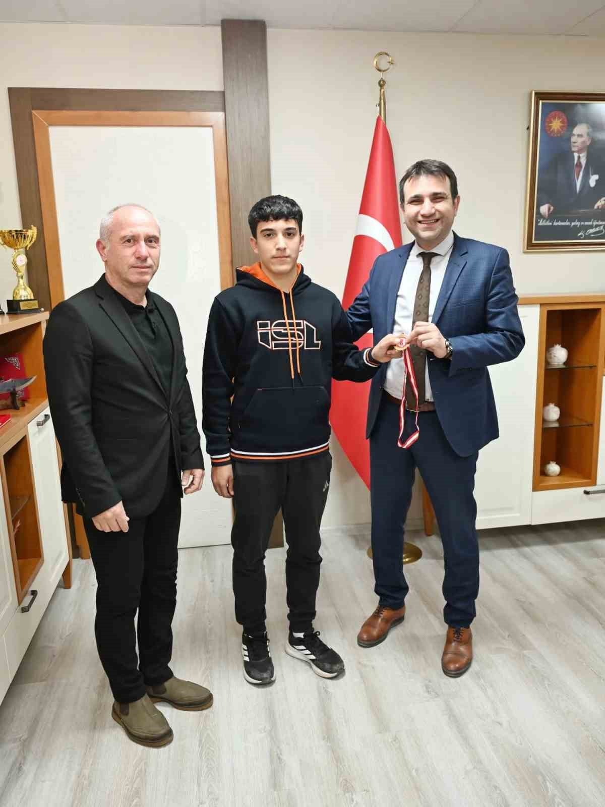 AYDIN İNCİRLİOVA SPOR LİSESİ ÖĞRENCİSİ ŞAHİN YILMAZ, ATICILIK HAVALI SİLAHLAR MİLLİ TAKIM...