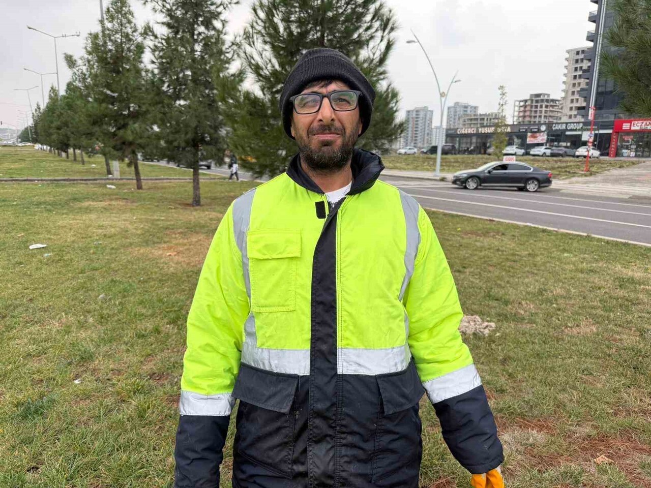 AYDOĞMUŞ, HAFTA SONLARI MAÇLARA GİDİP SU SATTIĞINI, HAFTA İÇLERİNDE İSE ÇORAP SATTIĞINI...