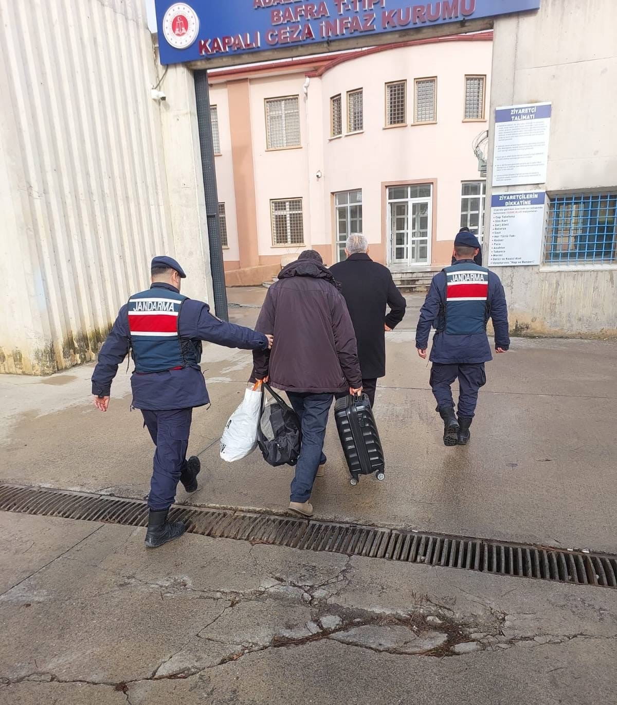 BABA D. A. VE OĞLU Ç. A. TUTUKLANARAK CEZAEVİNE TESLİM EDİLDİ.