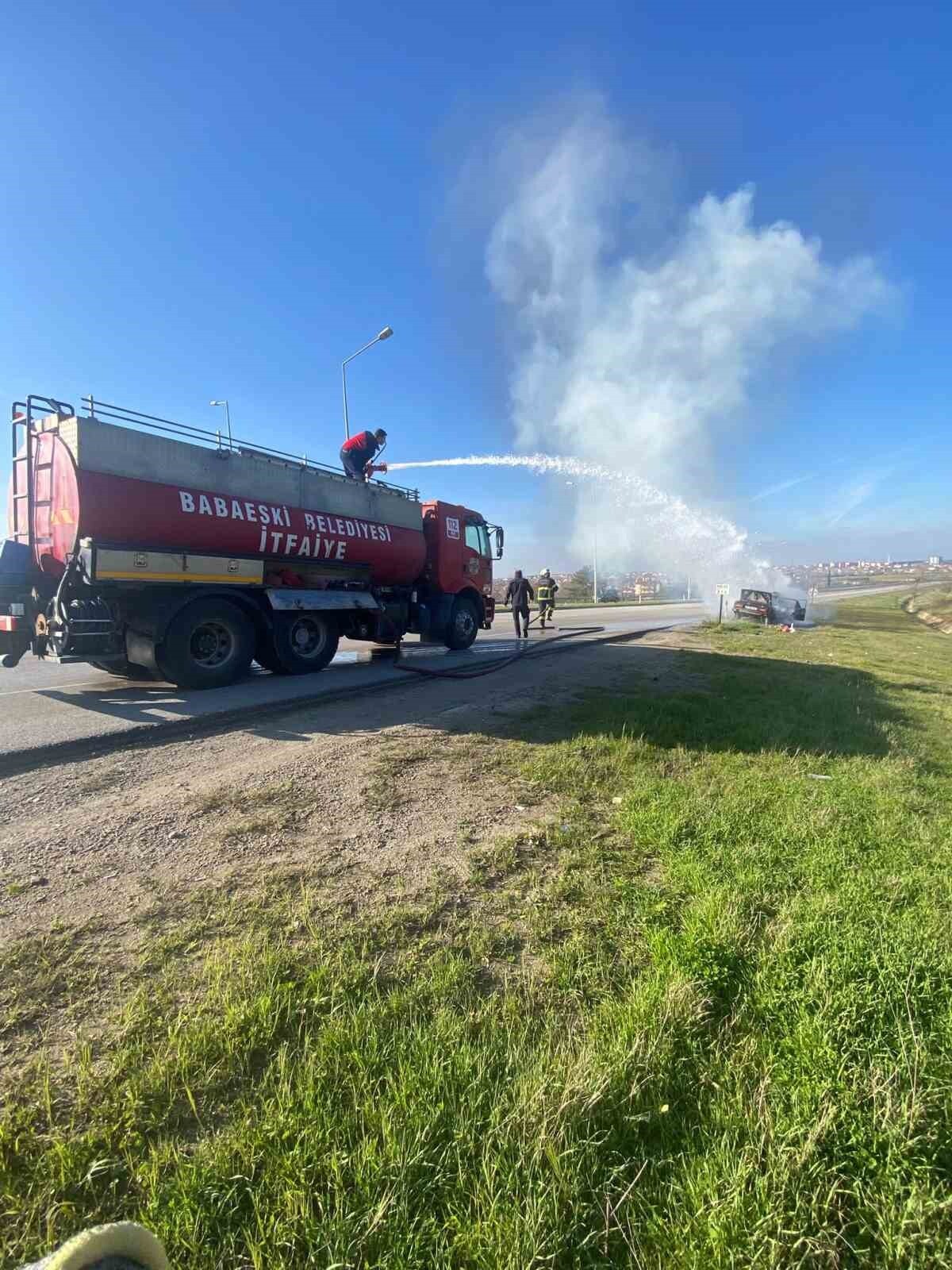 BABAESKİ’DE SEYİR HALİNDEKİ OTOMOBİL ALEV ALDI