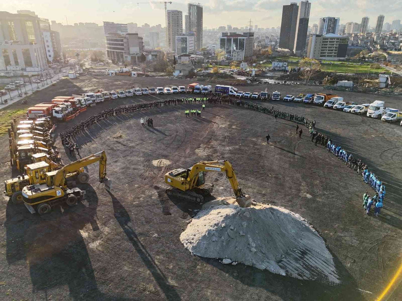 BAĞCILAR BELEDİYESİ, KIŞ AYININ GELMESİYLE OLUŞABİLECEK OLUMSUZLUKLARA KARŞI TÜM ÖNLEMLERİNİ...