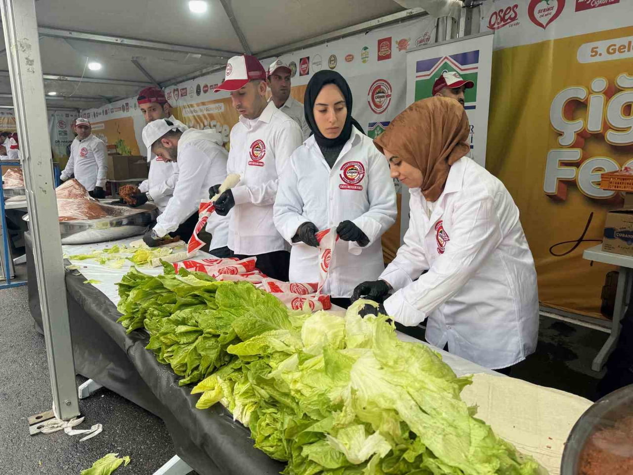 BAHÇELİEVLER'DE ÇİĞKÖFTE FESTİVALİ: 5 TON ÇİĞKÖFTE DAĞITILDI
