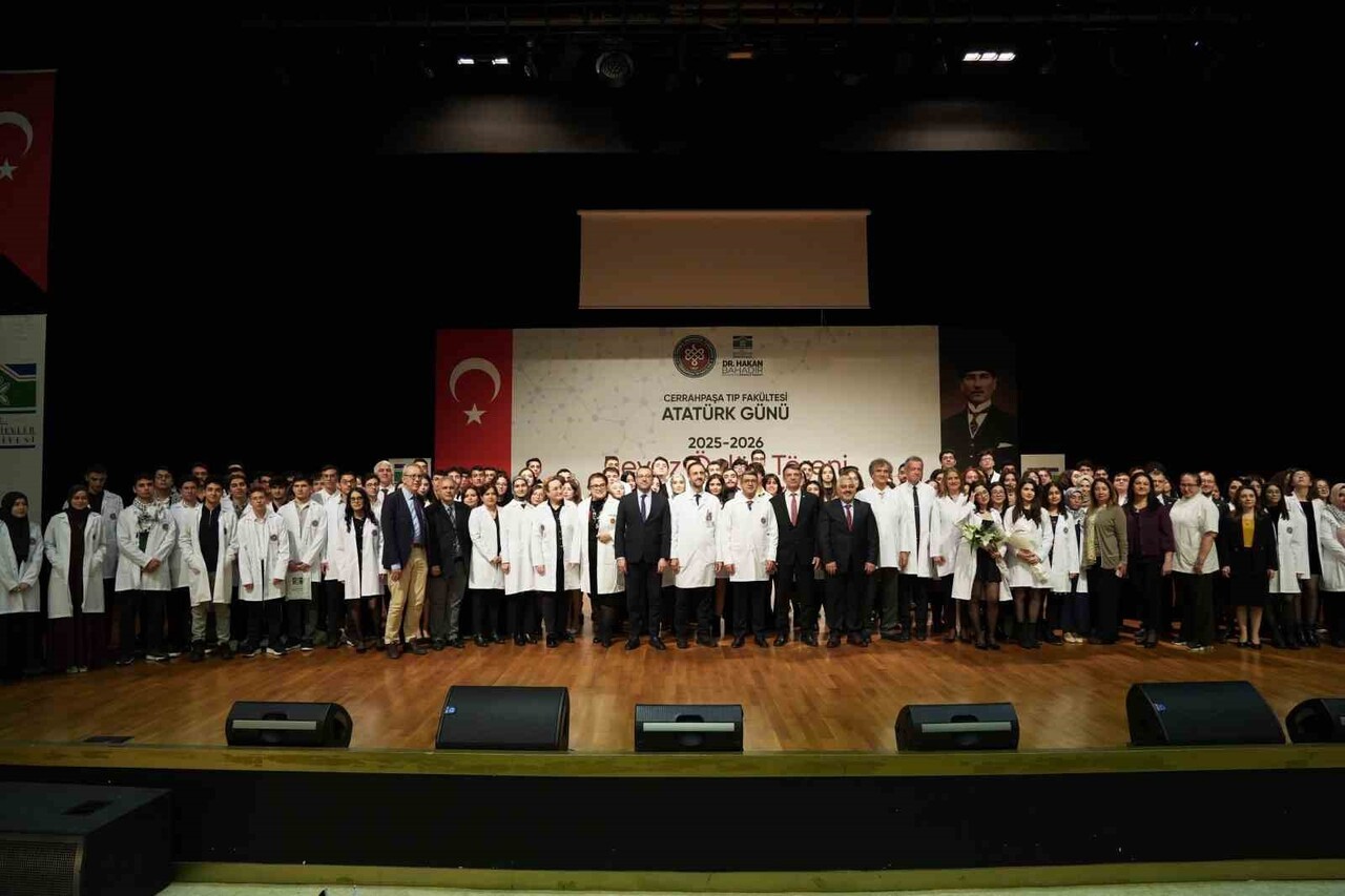 BAHÇELİEVLER’DE CERRAHPAŞA TIP FAKÜLTESİ ÖĞRENCİLERİ BEYAZ ÖNLÜK GİYDİ. TIP FAKÜLTESİNİN 428...