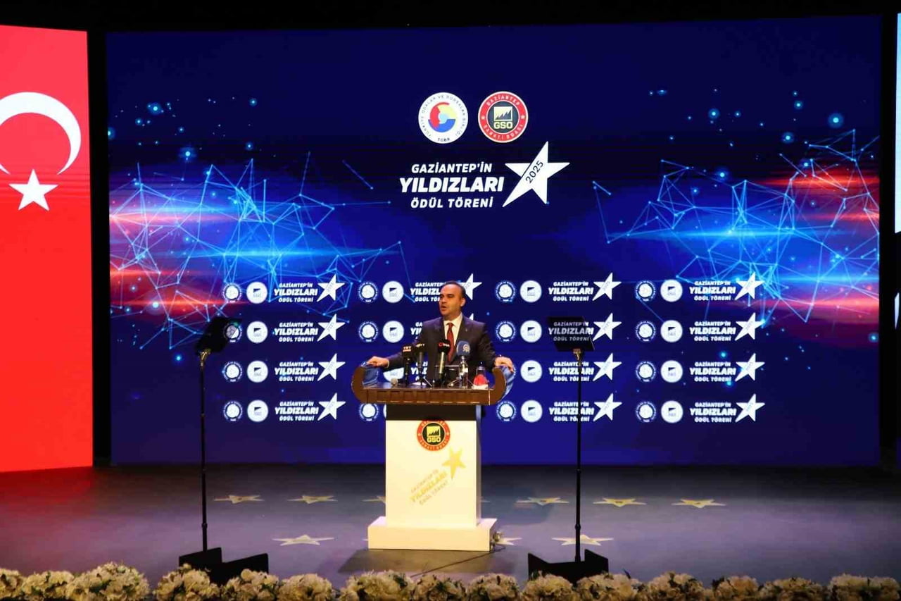 BAKAN KACIR, "GAZİANTEP'İN YILDIZLARI ÖDÜL TÖRENİ"NDE KONUŞTU