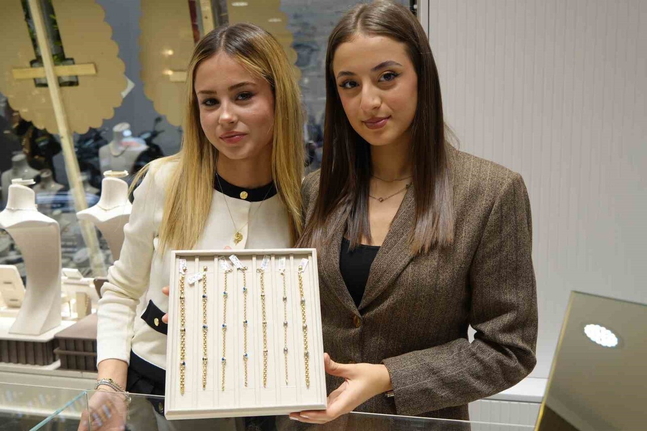 BALIKESİR'DE ŞEHRİN EKONOMİ MERKEZLERİNDEN OLAN KUYUMCULAR ÇARŞISINDA GERÇEKLEŞTİRİLEN BİR...