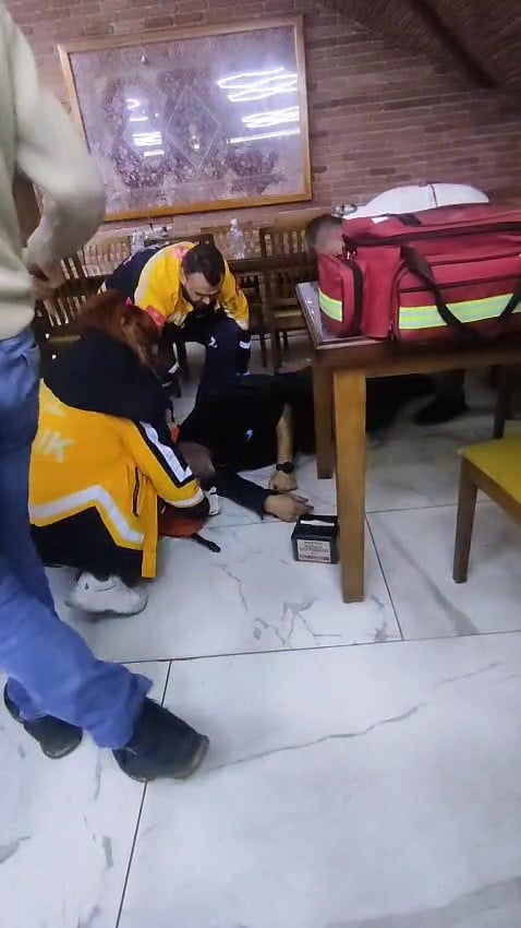 BALIKESİR'İN BANDIRMA İLÇESİNDE ÇORBA İÇMEK İSTEYEN BİR VATANDAŞ ANİDEN YERE YIĞILDI. O ESNADA...