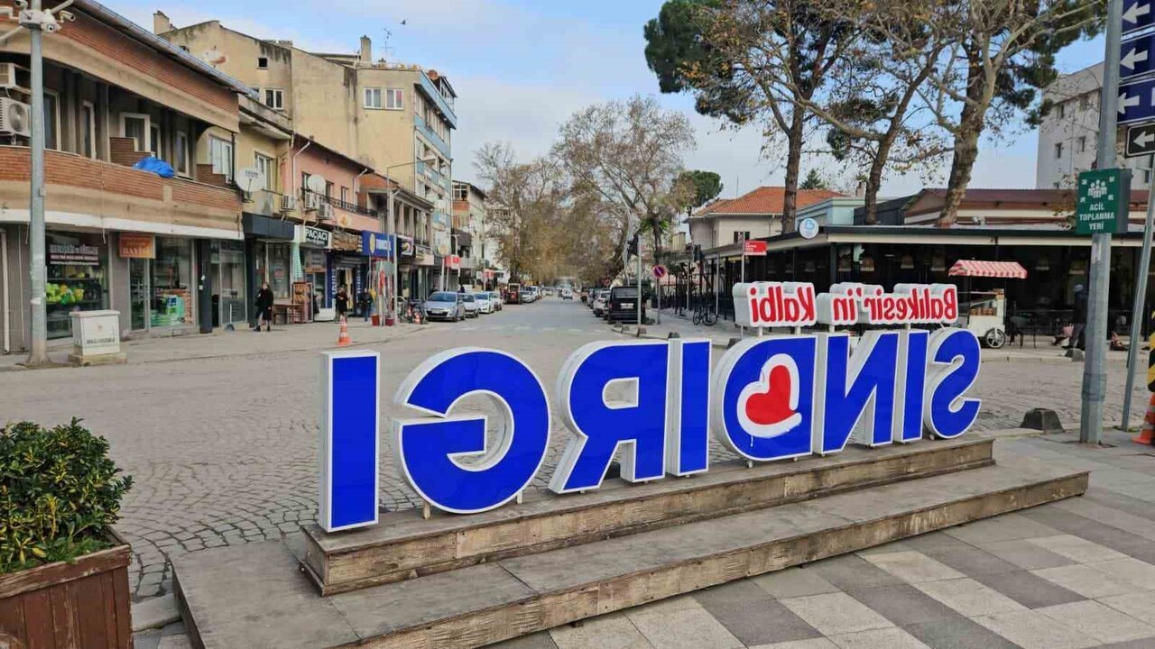 BALIKESİR'İN SINDIRGI İLÇESİNDE MEYDANA GELEN 4,9 ŞİDDETİNDEKİ DEPREM, ÇEVRE İLÇE VE İLLERDEN DE...