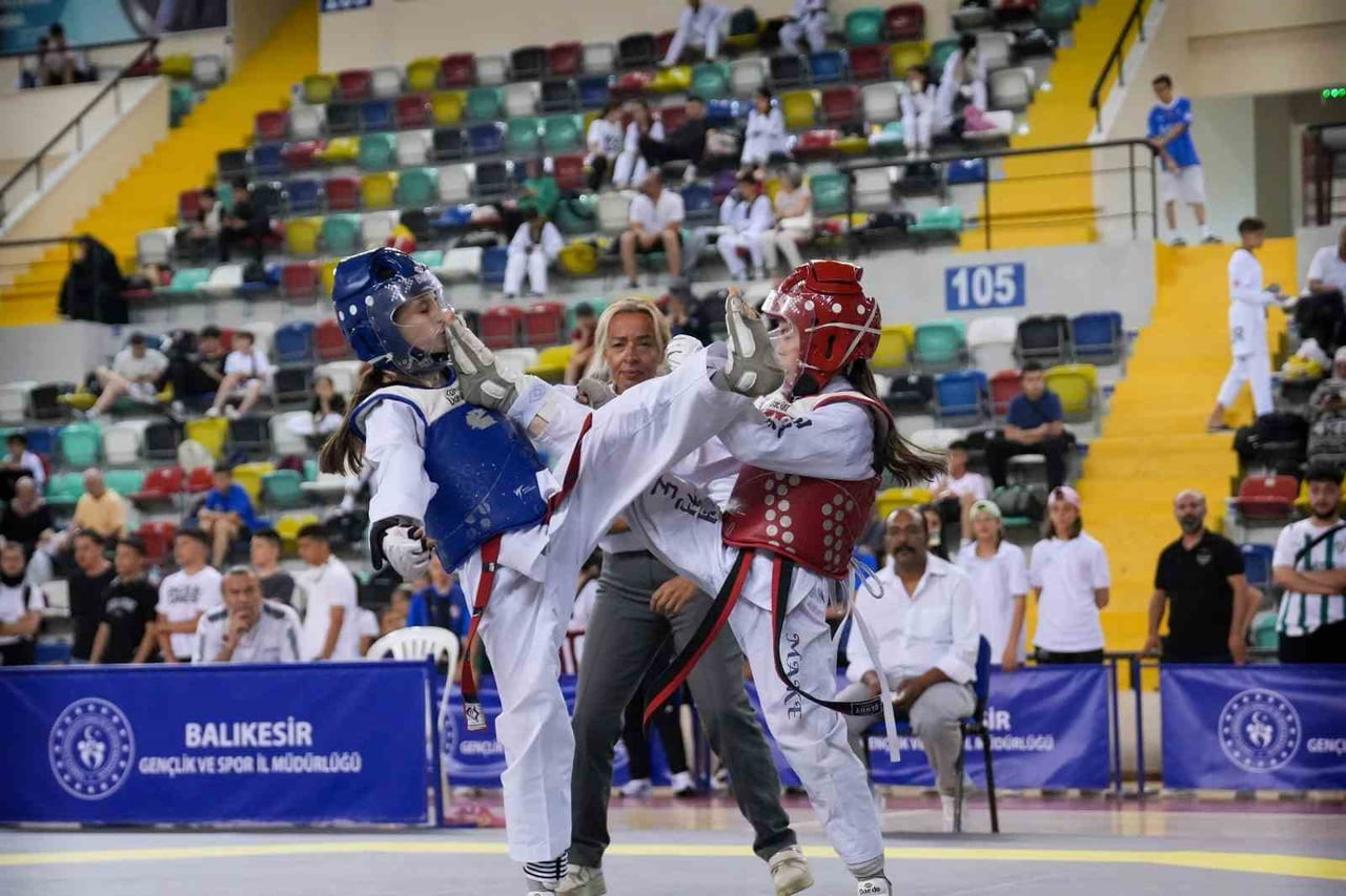 BALIKESİR’DE 2025, GENÇLİK VE SPORUN ZİRVE YILI OLDU