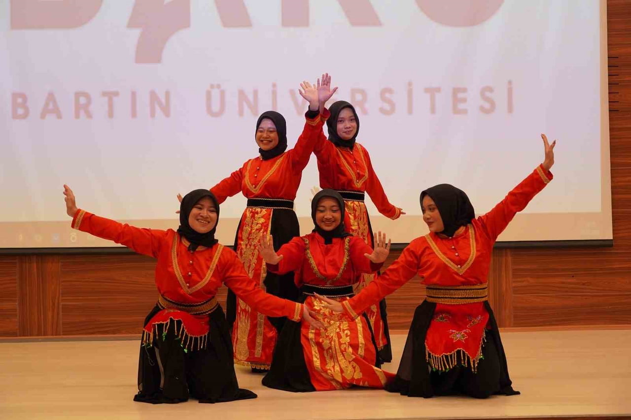 BARÜ’DE FARKLI KÜLTÜRLER BİR ARAYA GELDİ