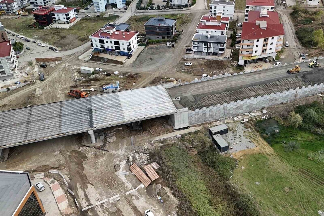 BAŞKAN HALİT DOĞAN, RTE BULVARI İLE KENAN ŞARA KÖPRÜLÜ KAVŞAĞI’NDAKİ ÇALIŞMALARI YERİNDE...