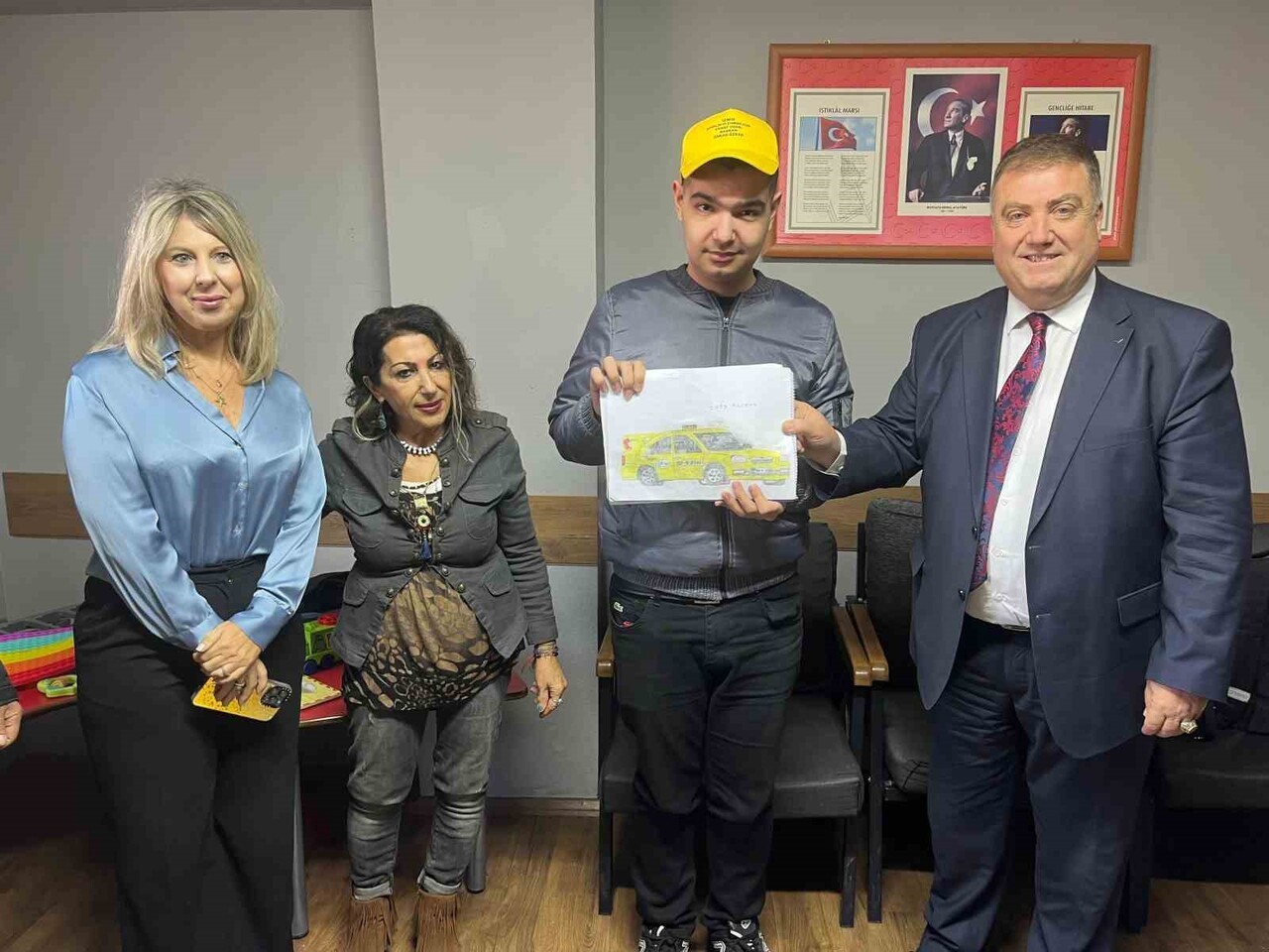 BAŞKAN ÖZKAN, 3 ARALIK DÜNYA ENGELLİLER GÜNÜ VESİLESİYLE  HALİL'İ OKULUNDA ZİYARET EDEREK ÖZEL...