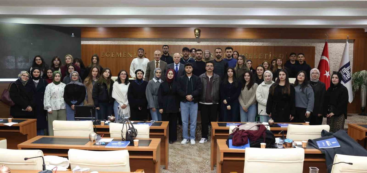 BAŞKAN SEKMEN, EBYÜ HUKUK FAKÜLTESİ ÖĞRENCİLERİNİ AĞIRLADI