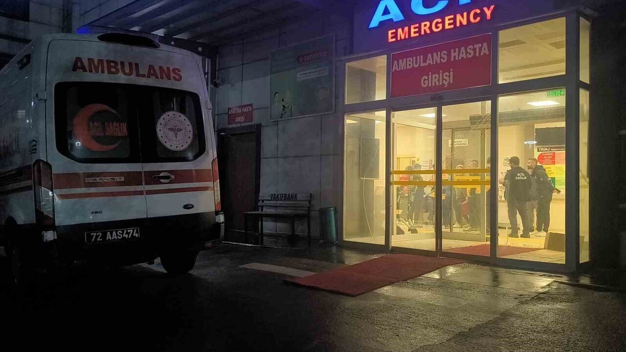 BATMAN'IN GERCÜŞ İLÇESİNDE BİR EVDE SOBADAN SIZAN KARBONMONOKSİT GAZINDAN ETKİLENEN 4'Ü ÇOCUK 7...