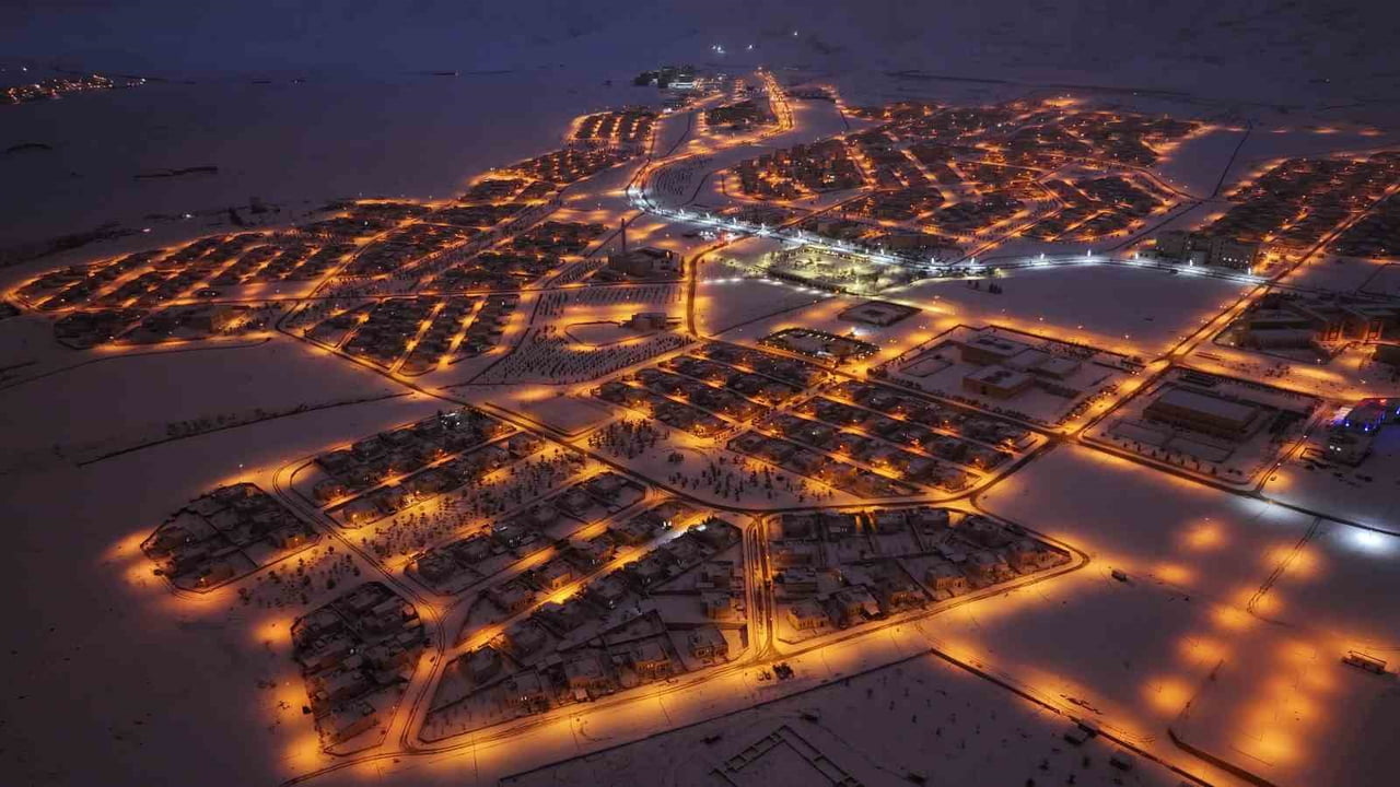 BATMAN’IN TARİHİ İLÇESİ HASANKEYF, KAR YAĞIŞININ ARDINDAN BÜYÜLEYİCİ GÖRÜNTÜLERE SAHNE OLDU. BEYAZ...