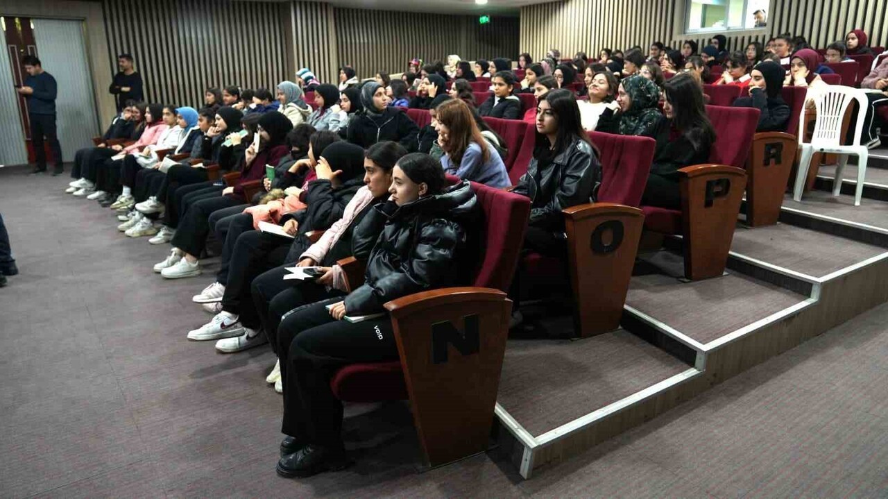 BATTALGAZİ BELEDİYESİ TARAFINDAN DÜZENLENEN "UZAKTAN SEVMEK KUDÜS" KONFERANSINDA KONUŞAN...