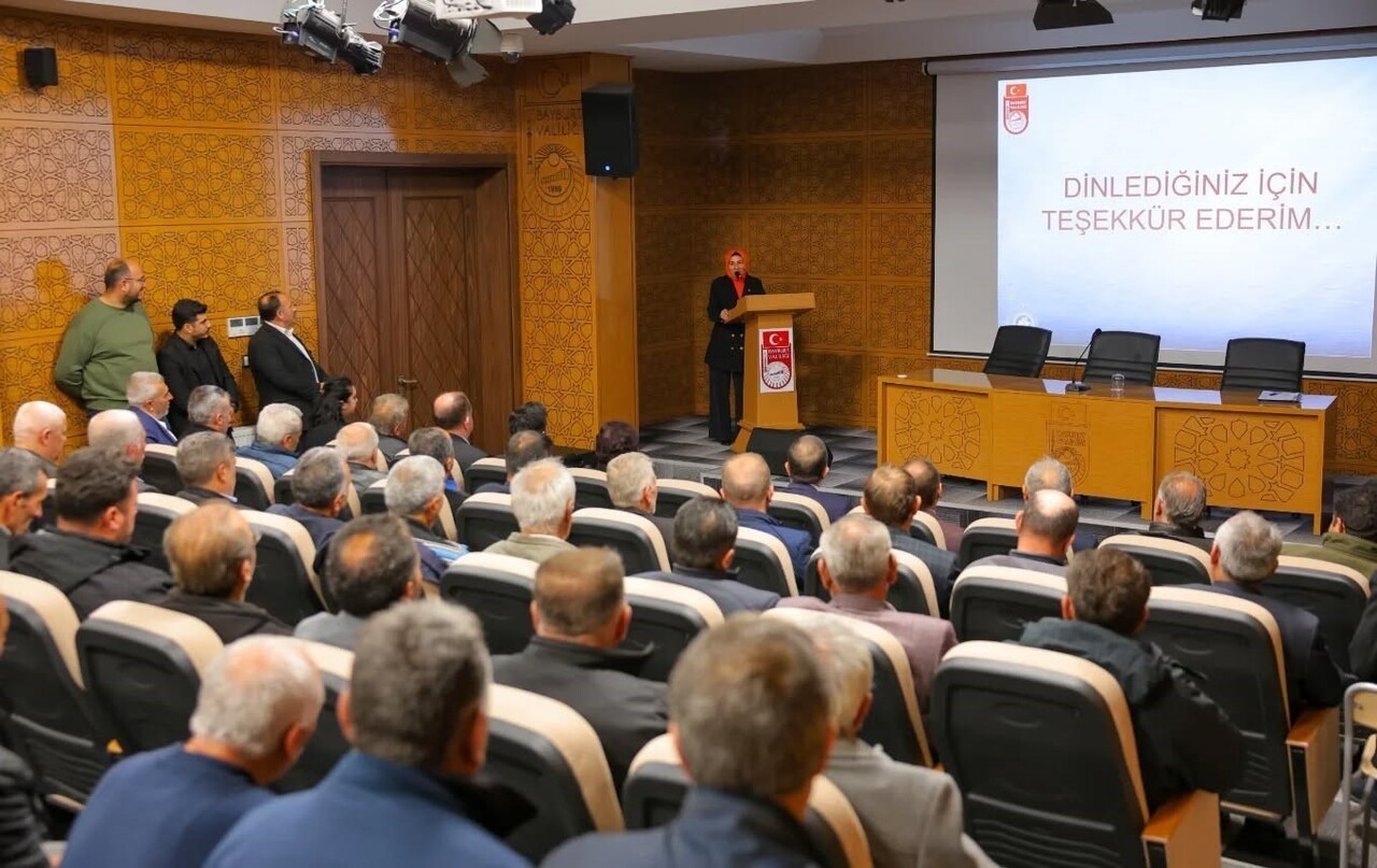 BAYBURT'TA ‘MUHTAR AKADEMİSİ EĞİTİM PROGRAMI' DÜZENLENDİ