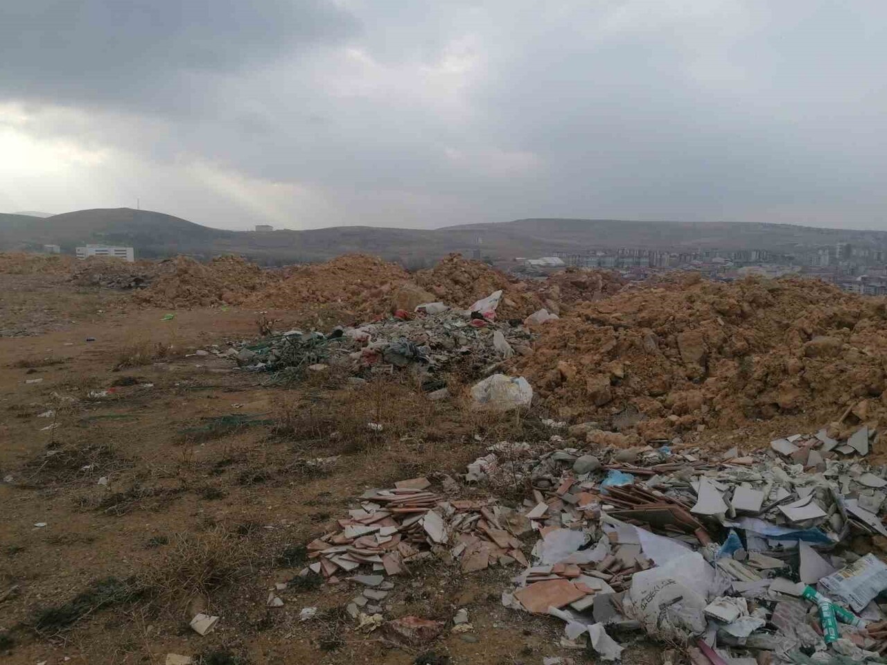 BAYBURT KENT KONSEYİ ŞEHİT OSMAN DAĞI’NA DÖKÜLEN HAFRİYAT İÇİN GİRİŞİMDE BULUNDU