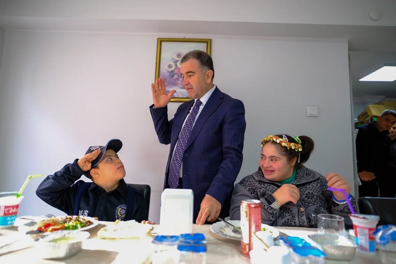 BAYBURT’TA ÖZEL ÖĞRENCİLER POLİSEVİNDE MİSAFİR EDİLDİ