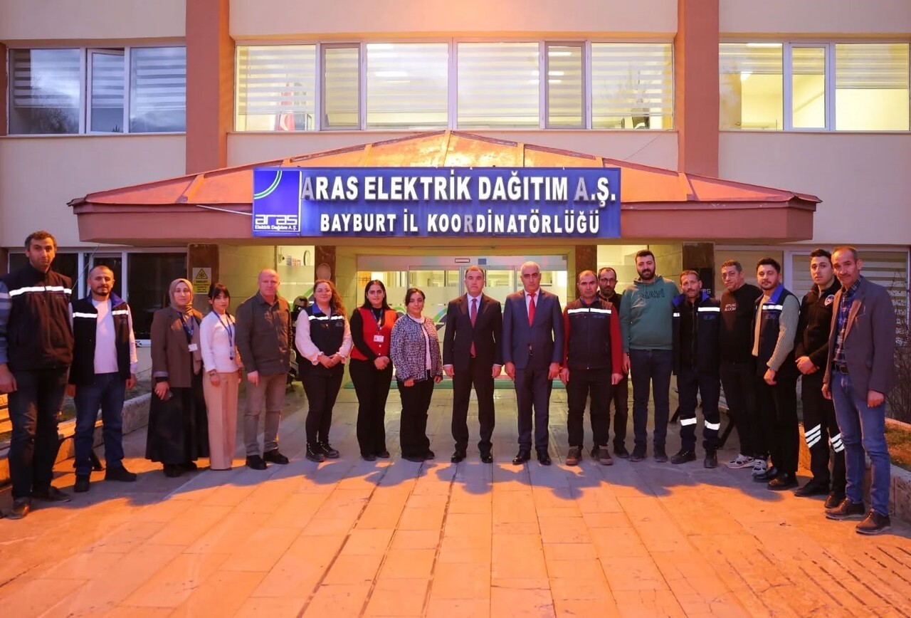BAYBURT VALİSİ MUSTAFA ELDİVAN, KENTTE ENERJİ ALTYAPISININ GÜÇLENDİRİLMESİNE YÖNELİK ÇALIŞMALARI...