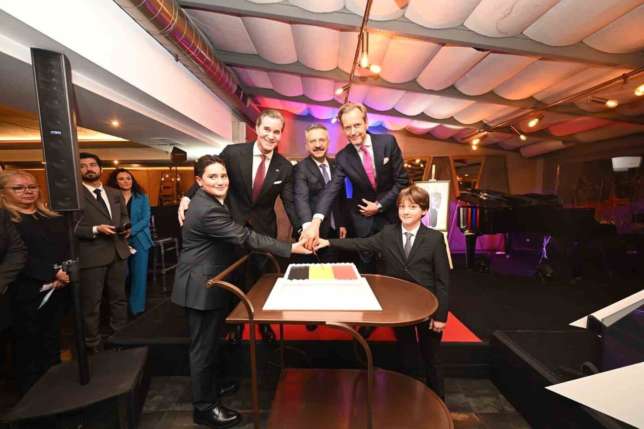 BELÇİKA ESKİŞEHİR FAHRİ KONSOLOSLUĞU'NUN AÇILIŞI DOLAYISIYLA DÜZENLENEN RESEPSİYONDA KONUŞAN VALİ...