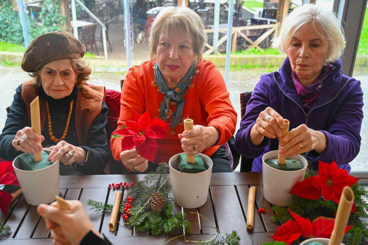 BEŞİKTAŞ BELEDİYESİ, İLÇEDE YAŞAYAN 65 YAŞ ÜSTÜ KOMŞULARINI JAPON ÇİÇEK DÜZENLEME SANATI İKEBANA...