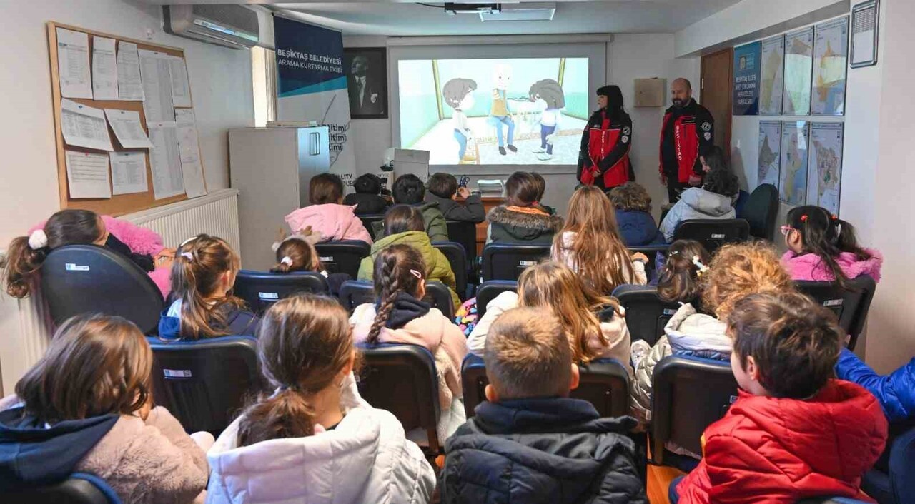 BEŞİKTAŞ BELEDİYESİ, PROF. DR. AYKUT BARKA DEPREM PARKI’NDA DÜZENLEDİĞİ EĞİTİMLE İKİNCİ SINIF...