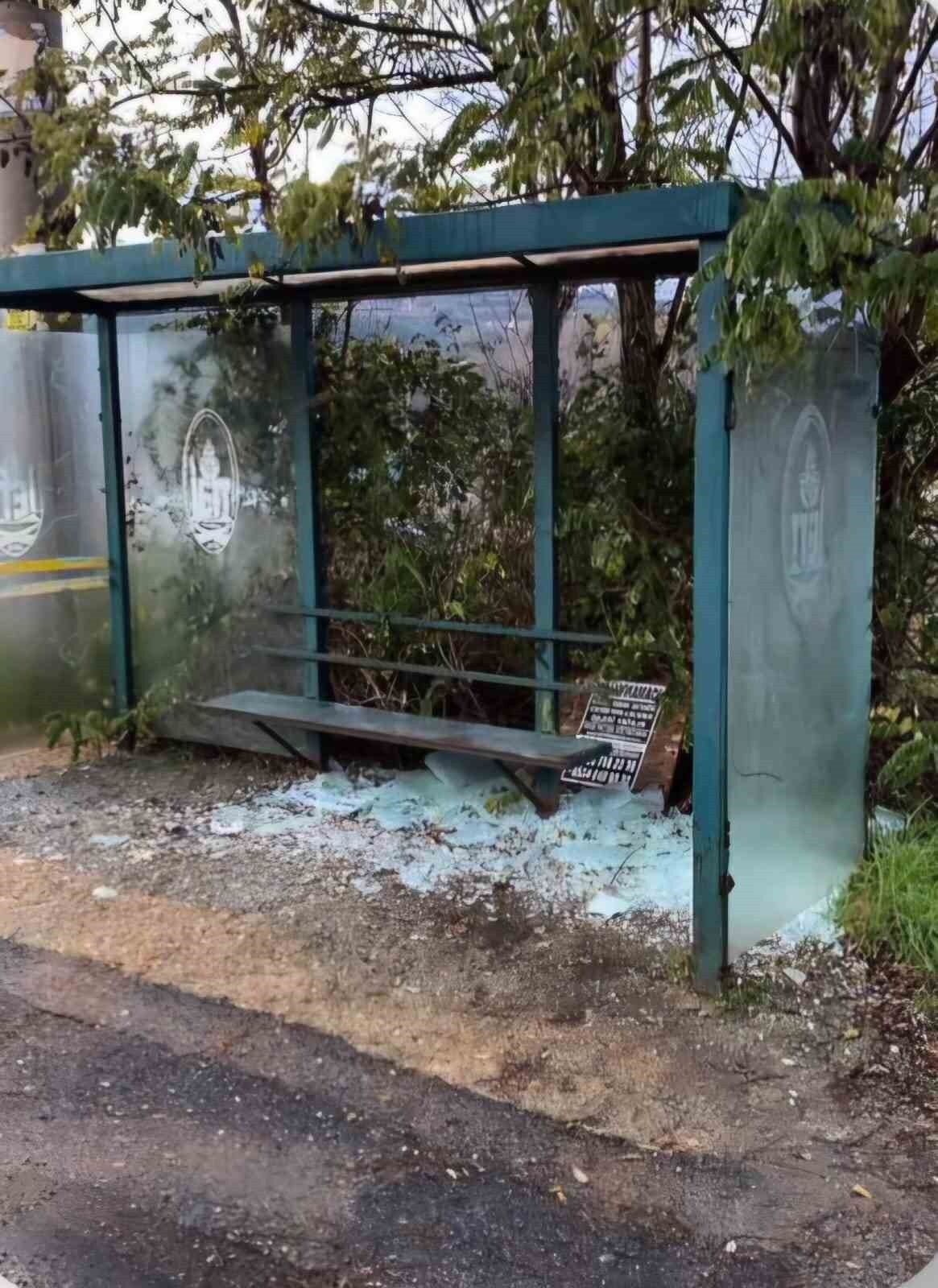 BEYKOZ’DA DURAKLARI AİRSOFT TABANCA İLE HEDEF ALAN İKİ ŞÜPHELİ ŞAHIS POLİS EKİPLERİNİN...