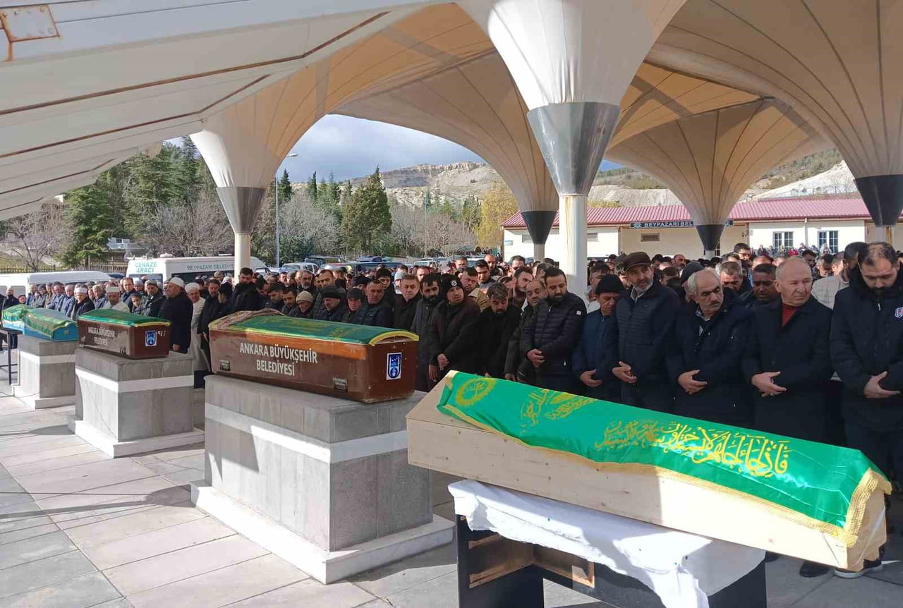 BEYPAZARI'NDA KONTROLDEN ÇIKAN OTOMOBİLİN ŞARAMPOLE DEVRİLMESİ SONUCU MEYDANA GELEN KAZADA...