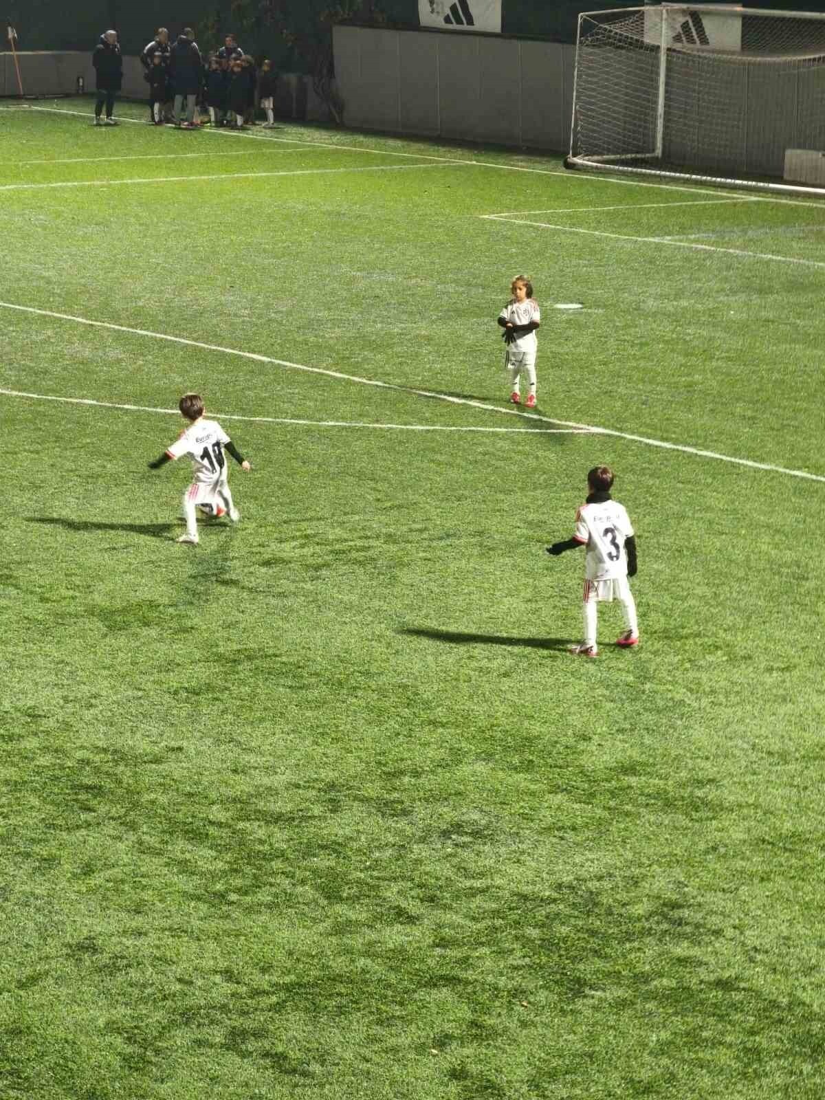 BİLECİK'İN GENÇ YETENEKLERİNDEN ÖMER ERGEN, BEŞİKTAŞ ALTYAPISINA SEÇİLDİ.