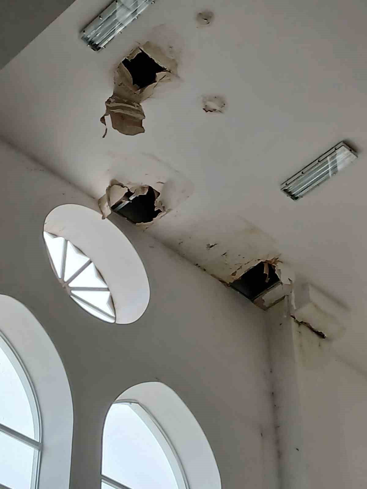 BİLECİK'TE 2022 YILINDA ALÇI TAVANI ÇÖKEN ŞEHİRLERARASI OTOBÜS TERMİNALİ'Nİ YAĞMURUN ARDINDAN...