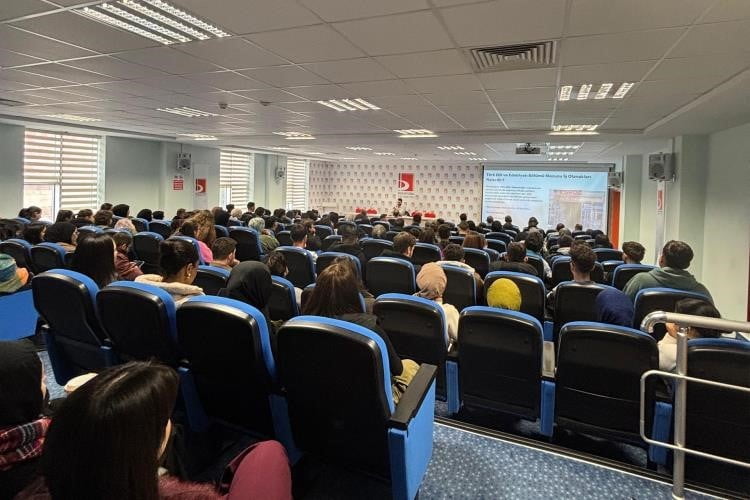 BİLECİK'TE ÖĞRENCİLER KARİYER TERCİHLERİ HAKKINDA BİLGİLENDİRİLDİ