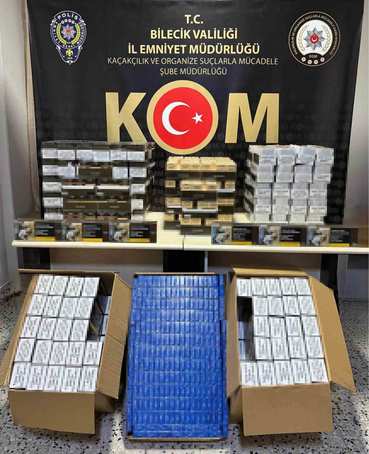 BİLECİK'TE POLİS EKİPLERİNCE DÜZENLENEN KAÇAKÇILIK OPERASYONLARINDA, ÇOK SAYIDA BANDROLSÜZ MAKARON...