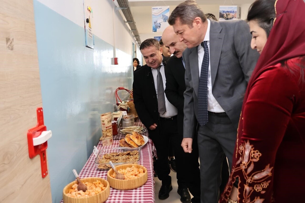 BİLECİK'TE TUTUM, YATIRIM VE TÜRK MALLARI HAFTASI ÇERÇEVESİNDE ÖĞRENCİLERİN HAZIRLADIĞI STANTLAR...