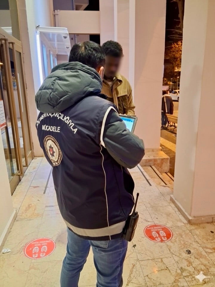 BİLECİK’TE DÜZENSİZ GÖÇLE MÜCADELE KAPSAMINDA DENETİM YAPILDI