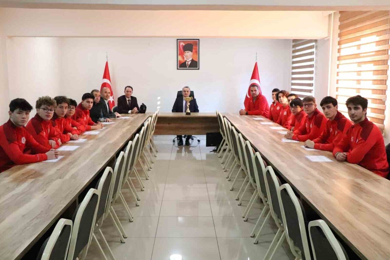 BİLECİK’TE GENÇ BASKETBOLCULARDAN İL BİRİNCİLİĞİ