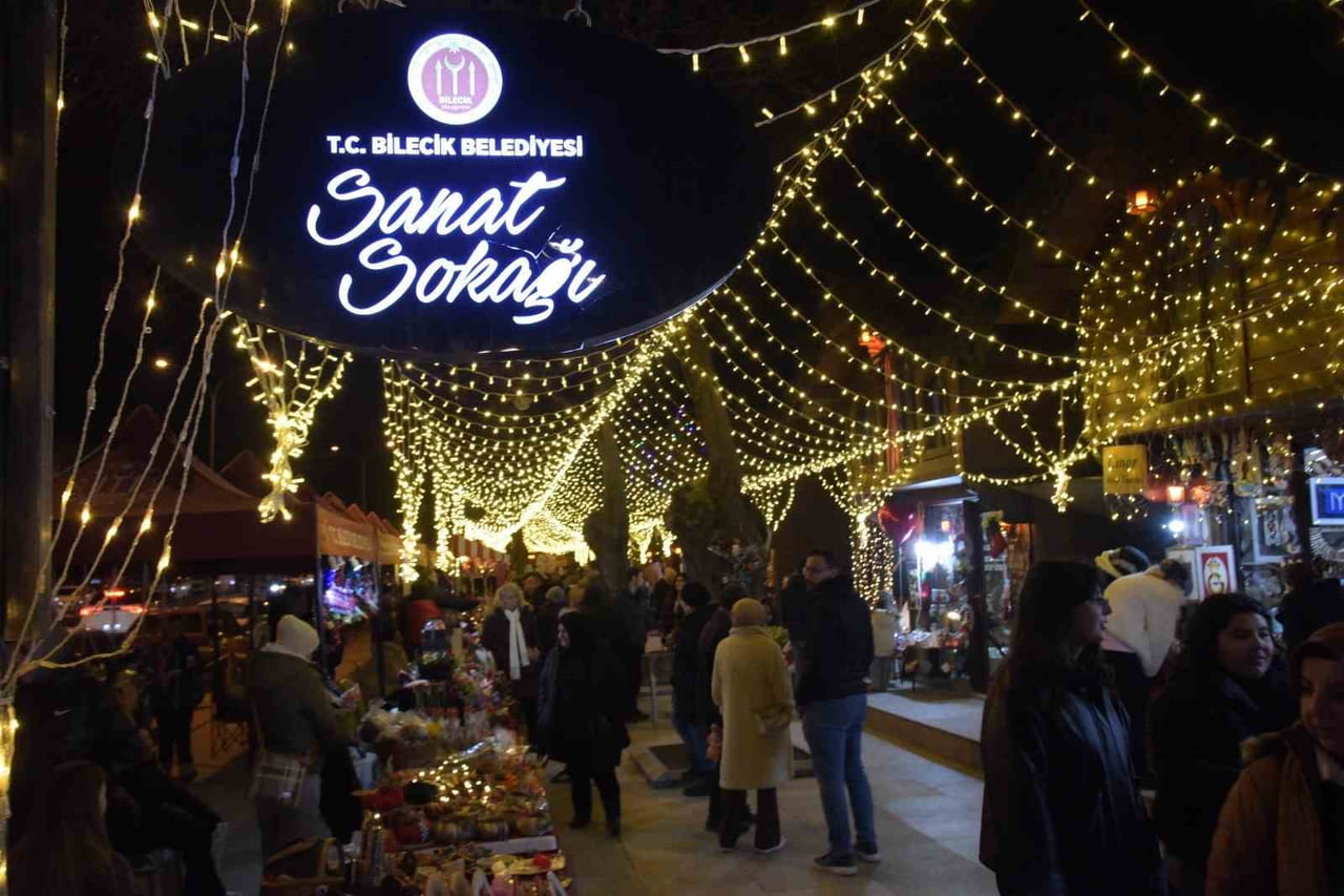 BİLECİK’TE SANAT SOKAĞINA YOĞUN İLGİ