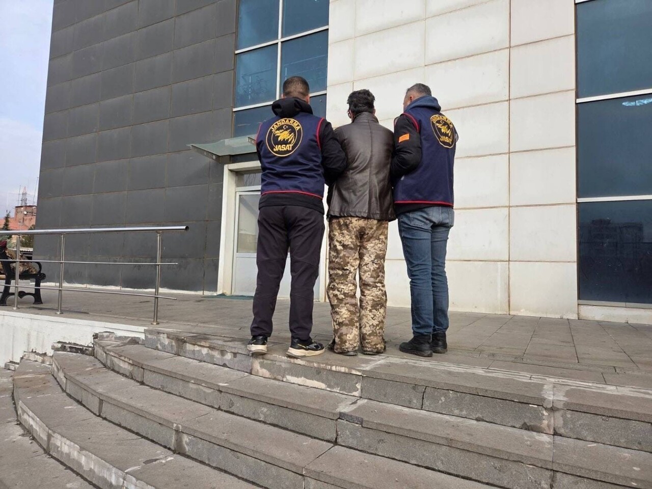 BİNGÖL’DE JANDARMA VE POLİS EKİPLERİ TARAFINDAN YAPILAN ÇALIŞMADA, KESİNLEŞMİŞ HASİS CEZASI...