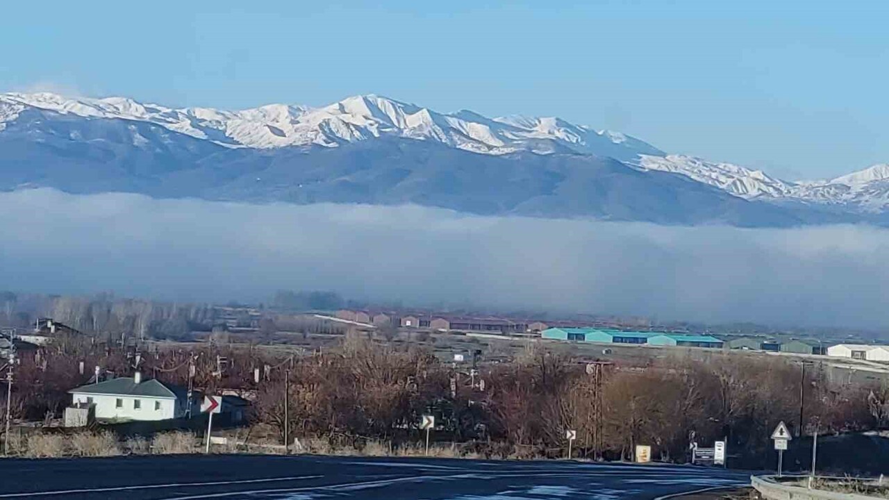 BİNGÖL’DE YOĞUN SİS ETKİLİ OLDU