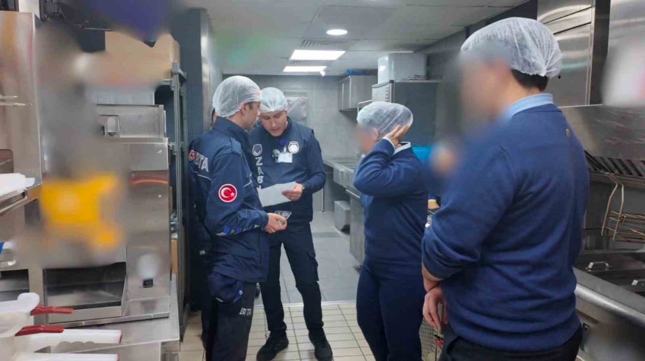 BODRUM BELEDİYESİ ZABITA MÜDÜRLÜĞÜ EKİPLERİ, HALK SAĞLIĞINI KORUMAK AMACIYLA İLÇE GENELİNDE...