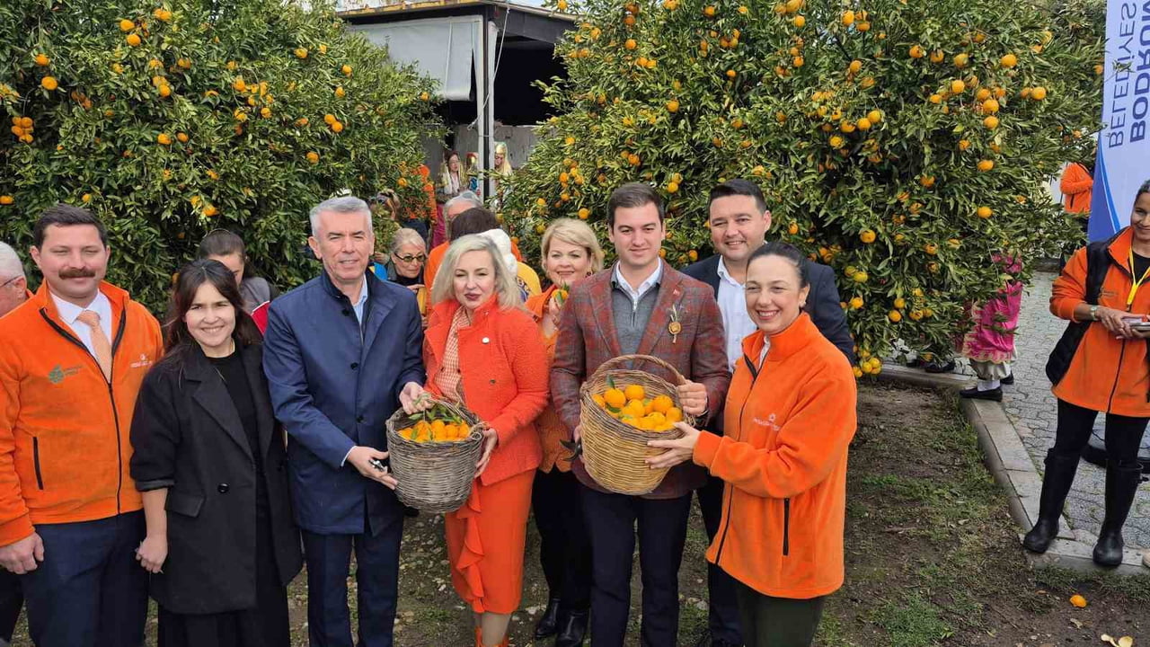 BODRUM’DA DÜZENLENEN MANDALİN FESTİVALİ, RENKLİ GÖRÜNTÜLERE SAHNE OLDU.