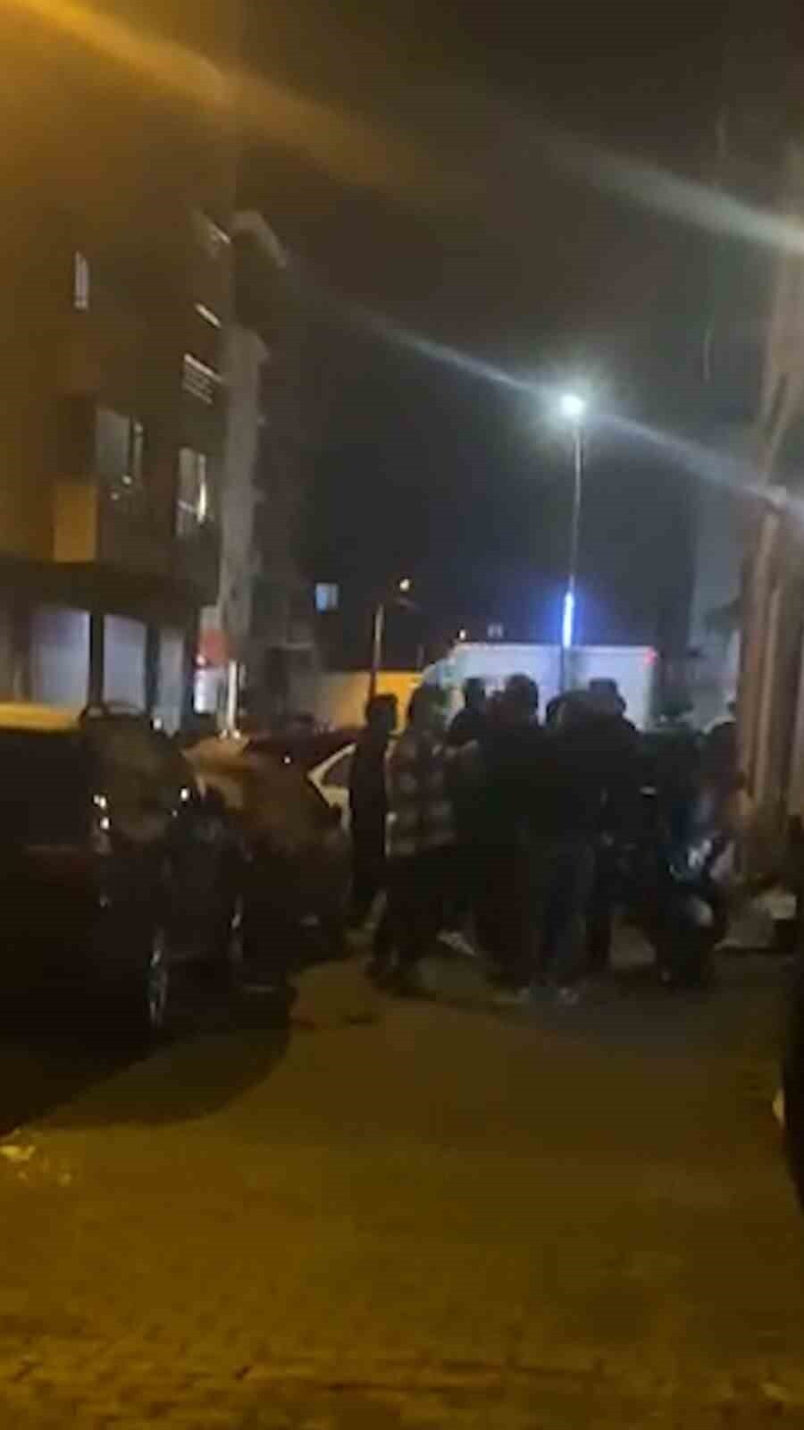 BOLU’DA AKŞAM SAATLERİNDE İKİ GRUP ARASINDA SÖZLÜ BAŞLAYAN TARTIŞMADA YUMRUKLAR HAVADA UÇUŞTU....