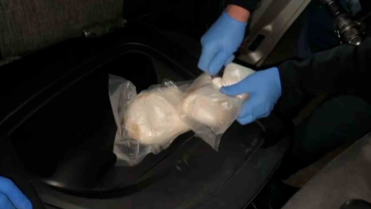 BOLU’DA NARKOTİK EKİPLERİNİN DÜZENLEDİĞİ OPERASYONDA, HAFİF TİCARİ BİR ARACIN KAPI PANELİNE...