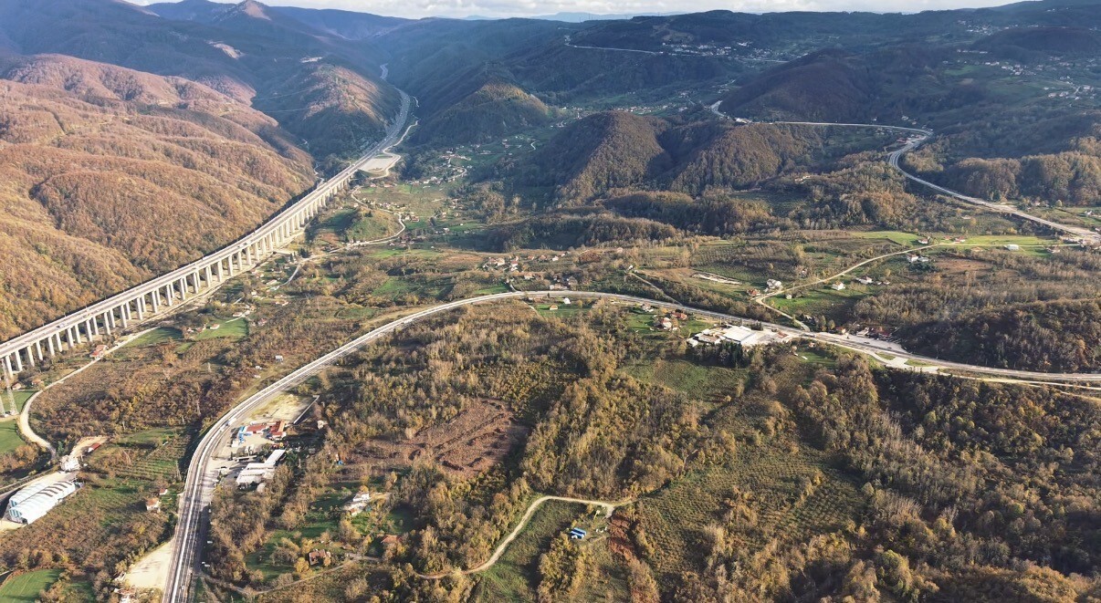 BOLU DAĞI GEÇİŞİNİN DÜZCE'NİN KAYNAŞLI İLÇESİ SINIRLARINDA KALAN BÖLÜMÜ, DRON İLE KAYDA...