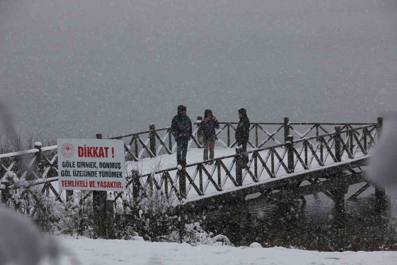 BOLU’NUN DOĞA HARİKASI ABANT GÖLÜ MİLLİ PARKI’NDA KIŞ GÜZELLİĞİ YAŞANIYOR.