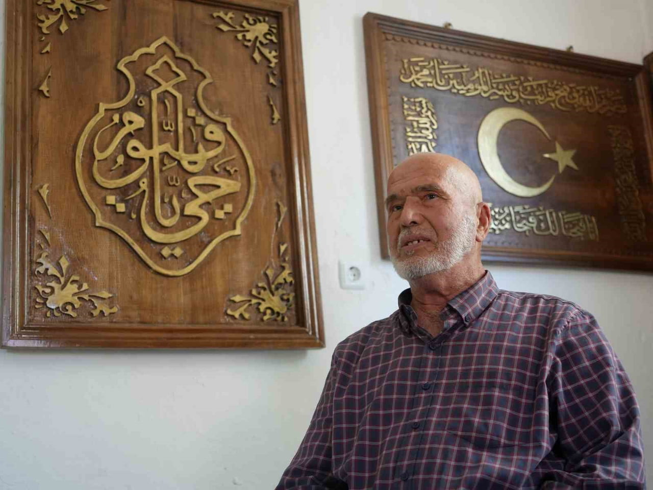 BOMBA İMHA UZMANI OLARAK GÖREV YAPTIĞI POLİSLİK MESLEĞİNDEN EMEKLİ OLDUKTAN SONRA AHŞAP HAT...